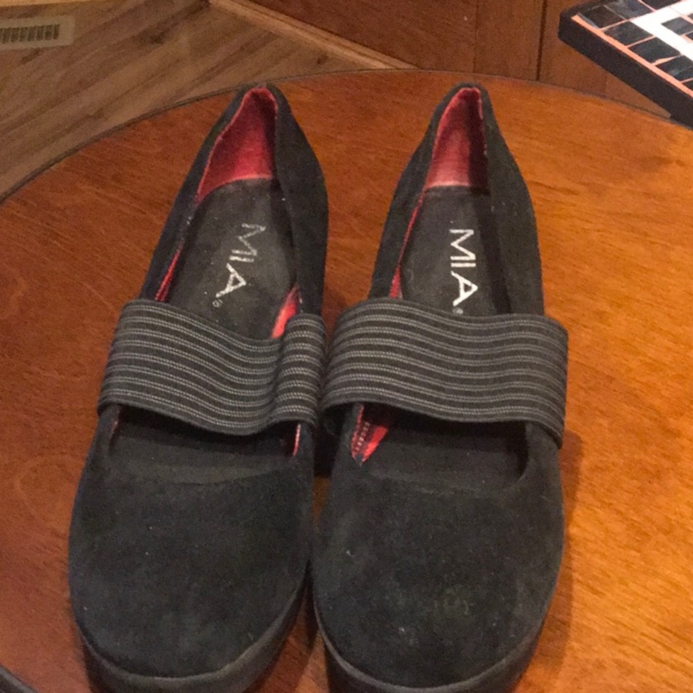 Mia Woman’s leather suede black shoes